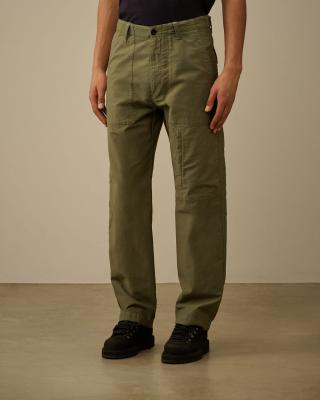 Celana Kargo Pria Warna Hijau Army Model Relaxed Fit oleh JEANSBRO - Celana Stylish dan Tangguh untuk Gaya Kasual hingga Outdoor
